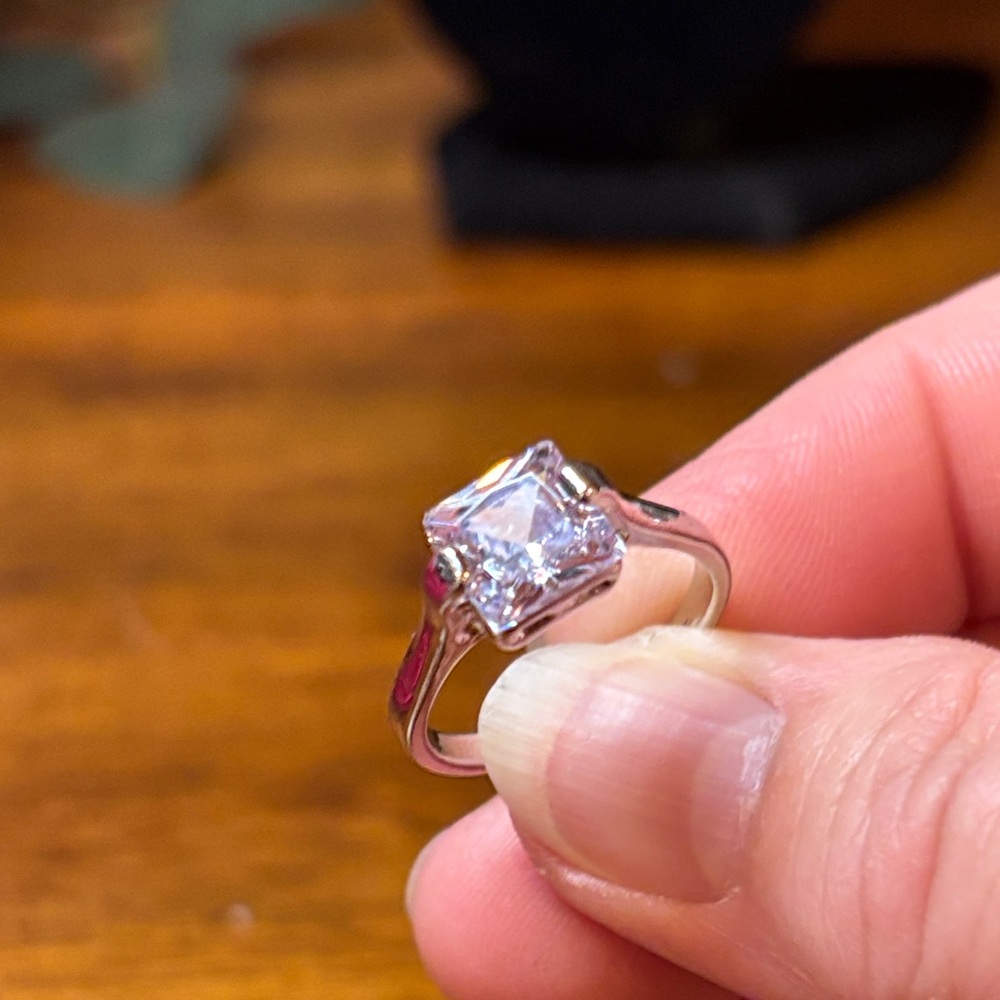 Radiant Silver toned Women's Ring with Clear Gemstone Size 8